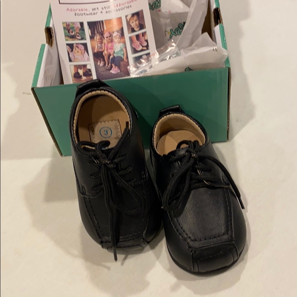 NWT Itzy Bitzy squeaker dress shoes